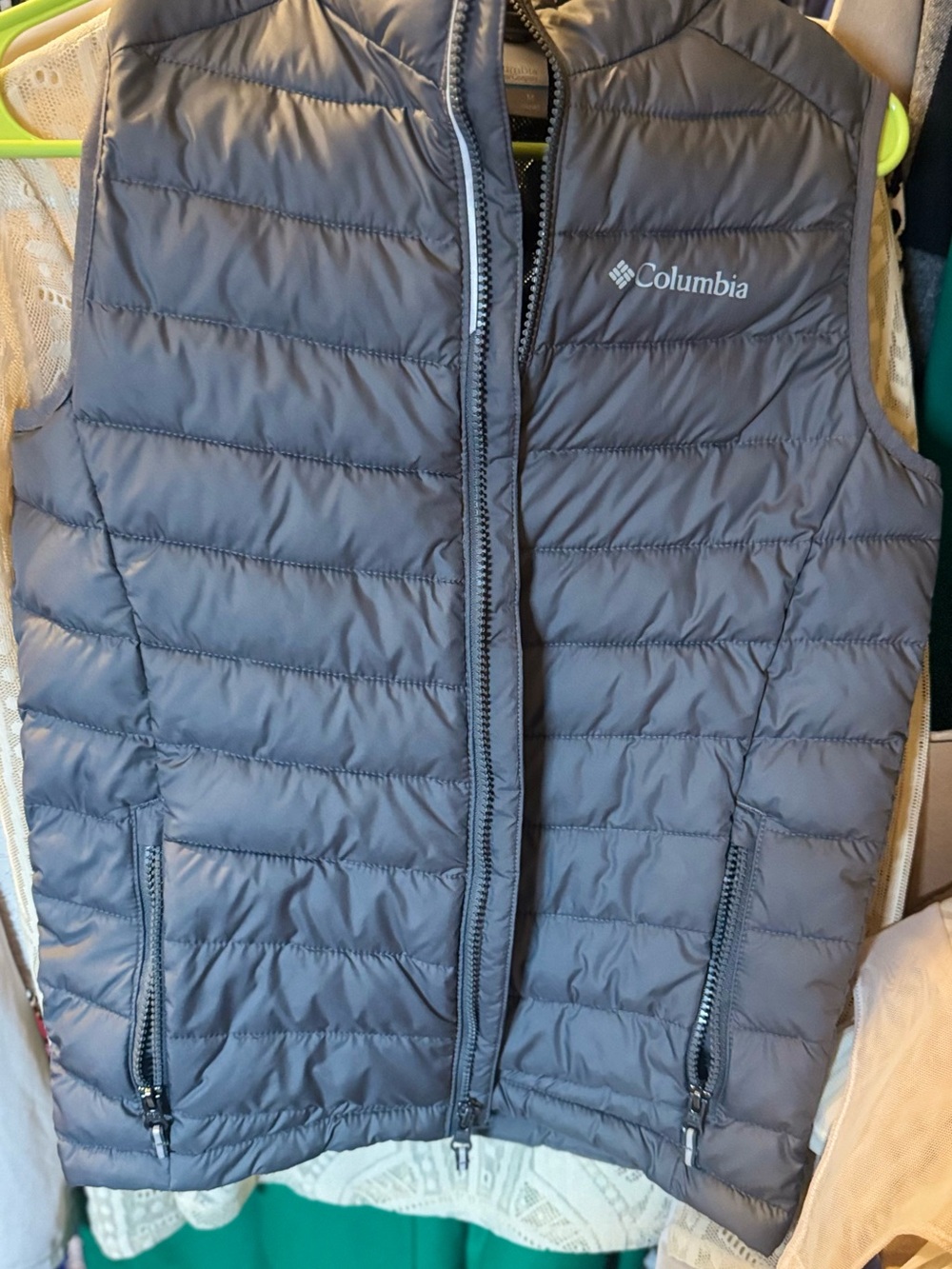 Columbia Men’s Quilted Vest in gray